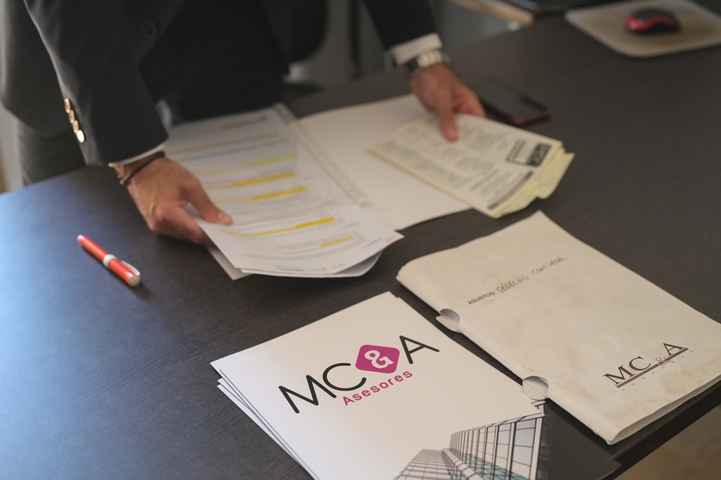 MCA Asesores - Guía para reducir los impuestos eligiendo un buen asesoramiento fiscal y contable